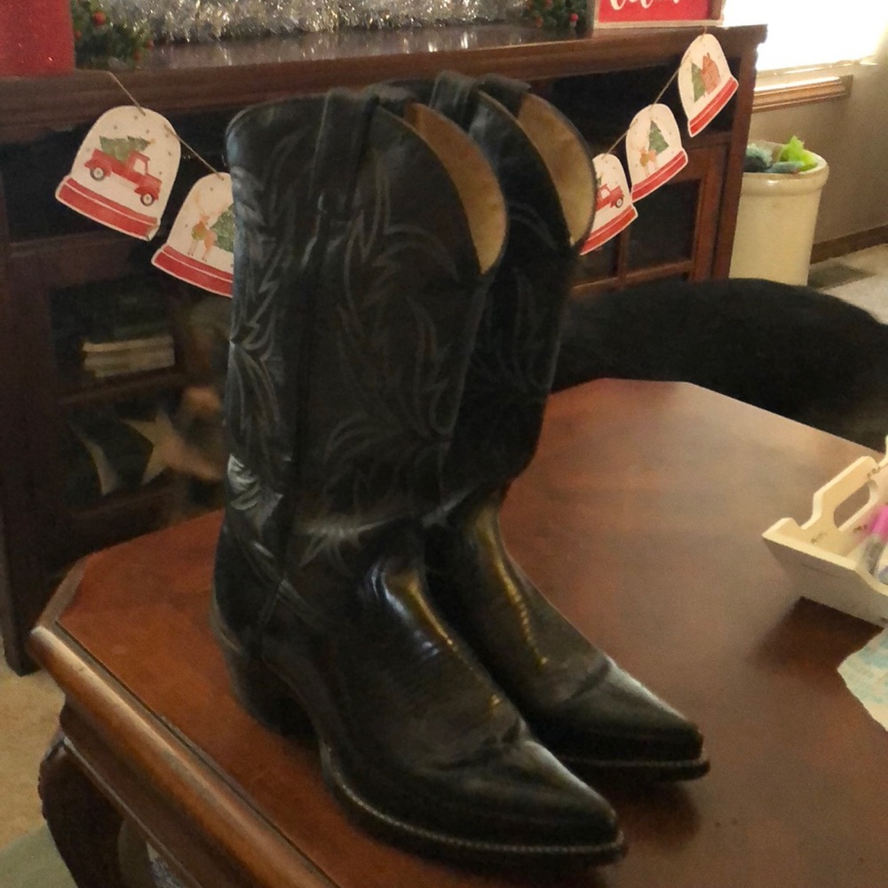 Slightly used black boots